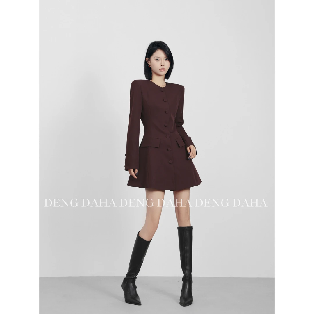 「日落巴黎」2024秋季设计感气质圆领西服连衣裙 HBZC641124 nnassa