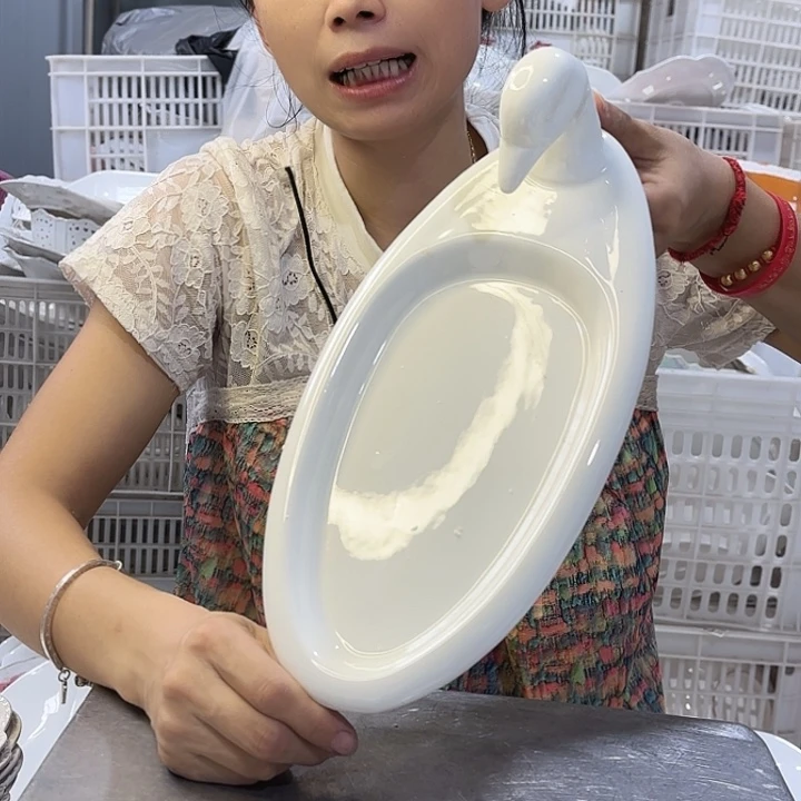 碟小号鸭子微瑕产品介意勿拍……