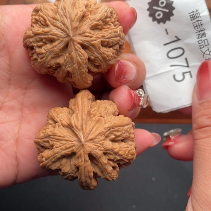 吊坠文玩核桃44大粗筋