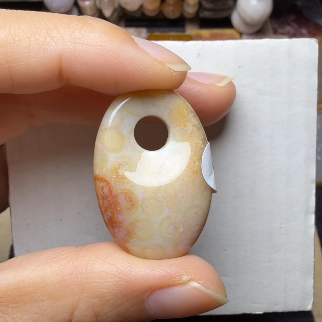 硅化玉未镶嵌飘彩公主扣