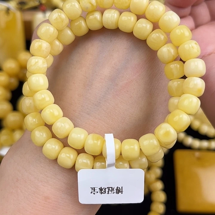 琥珀颈饰未镶嵌琥珀，多样性发其一
