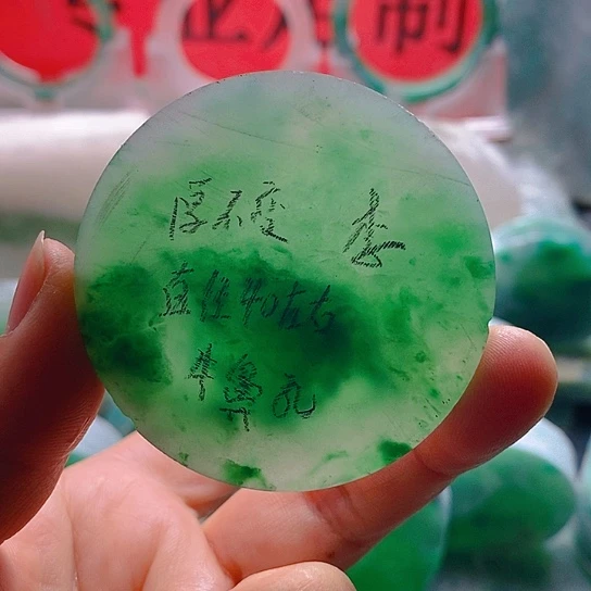 石英质玉颈饰未镶嵌