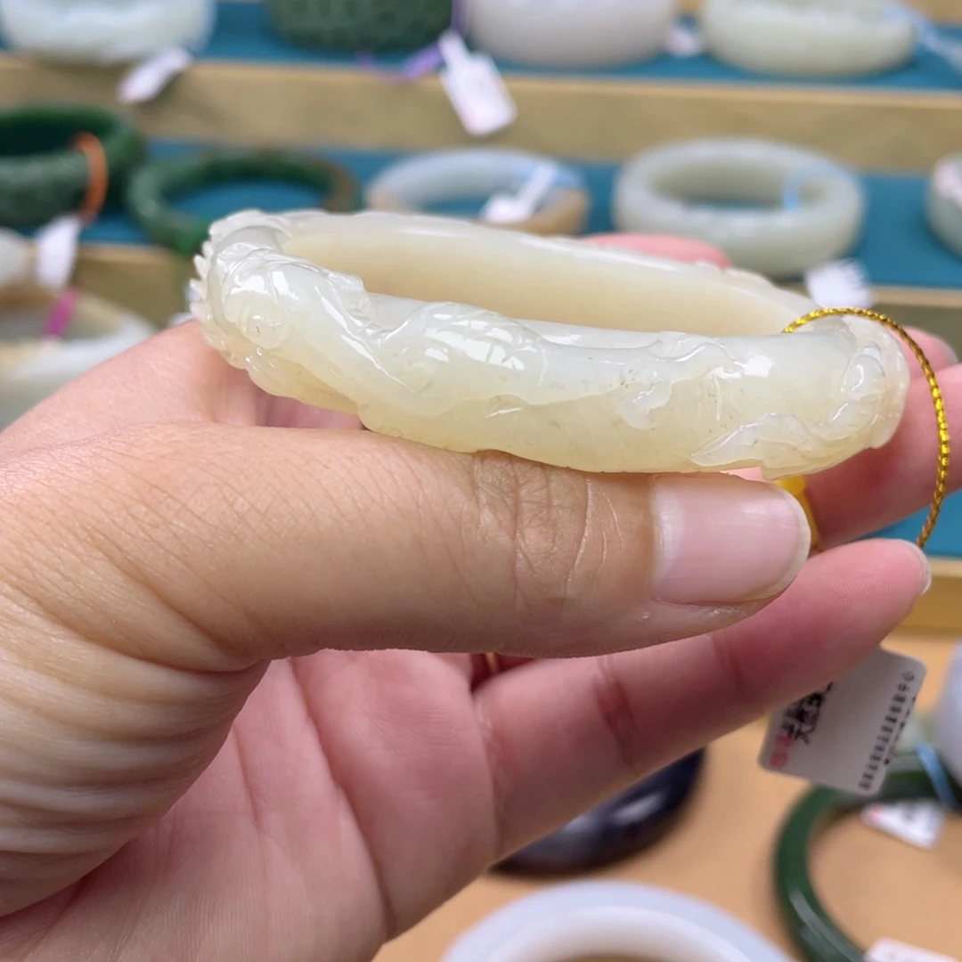 和田玉手镯未镶嵌108