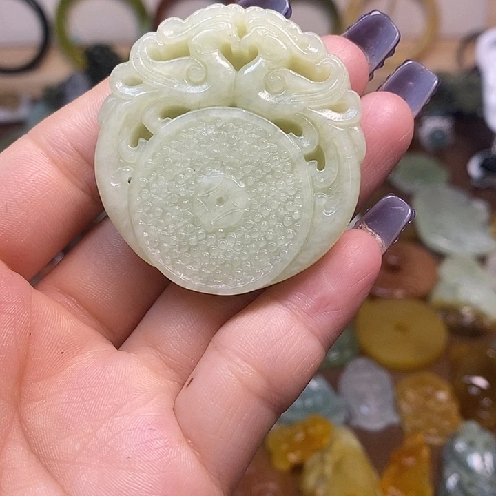 蛇纹石玉吊坠未镶嵌