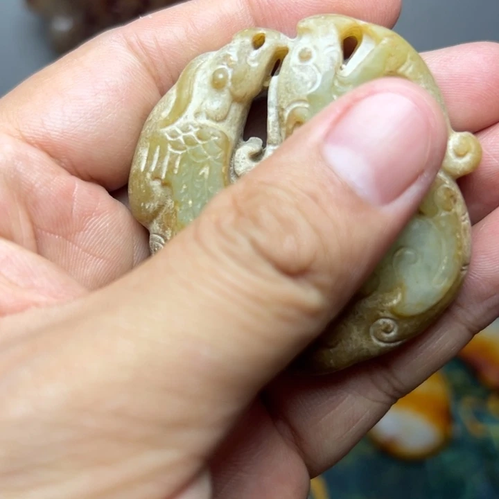 黄色瓷观音型吊坠