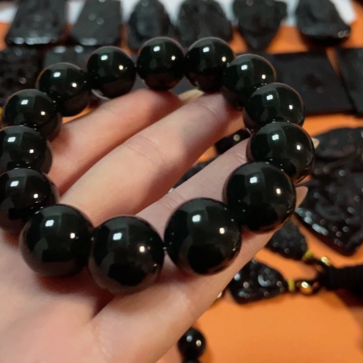 翡翠颈饰未镶嵌希****上