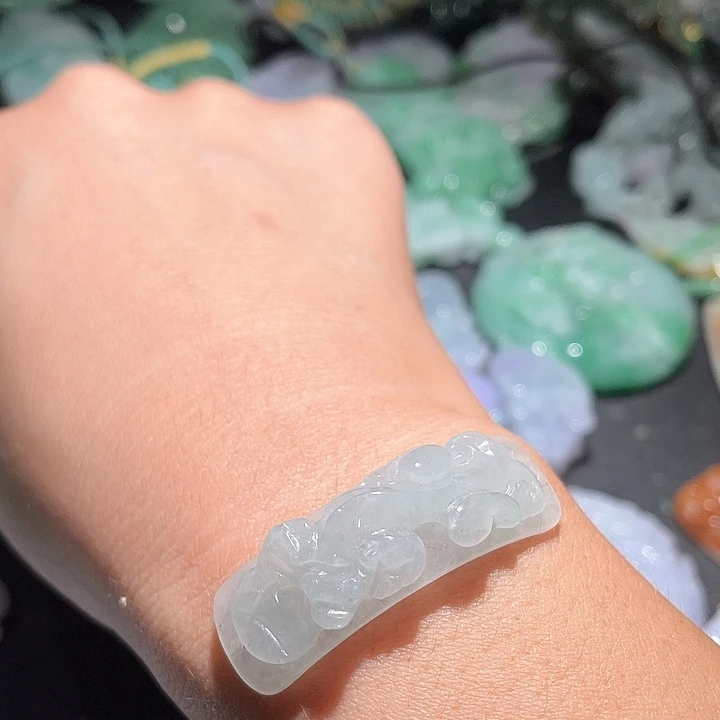 颈饰未镶嵌翡翠天