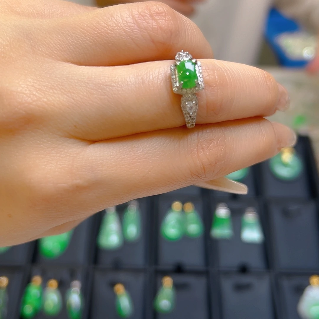 翡翠颈饰银S925镶嵌翡翠