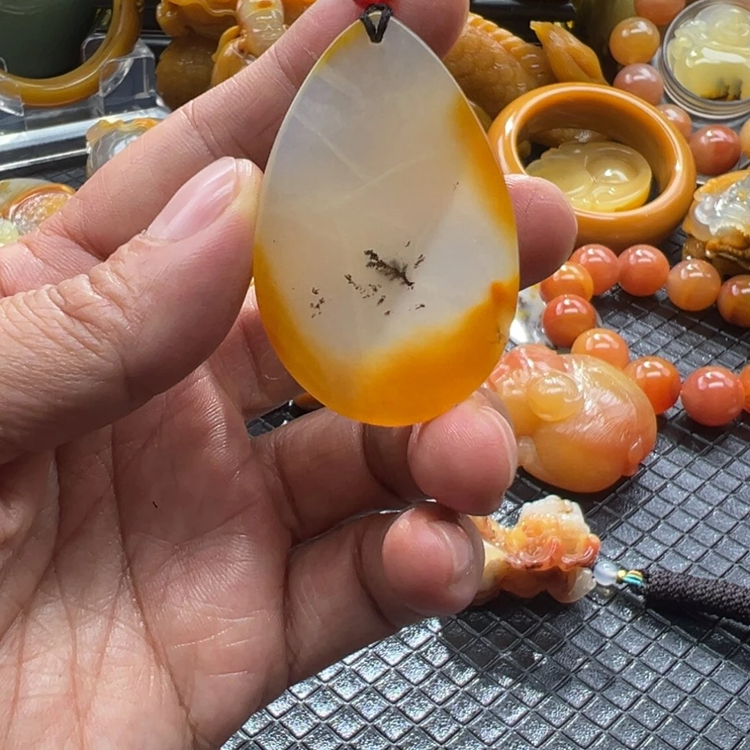石英质玉未镶嵌颈饰