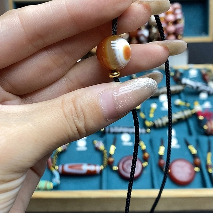 玛瑙/玉髓颈饰合金