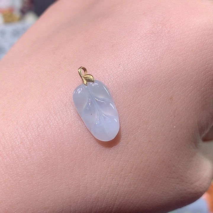 颈饰18K金镶嵌翡翠