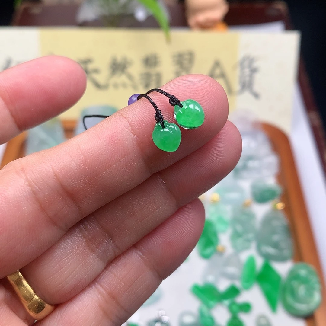 翡翠散珠缅甸天然A货翡翠阳绿桃子