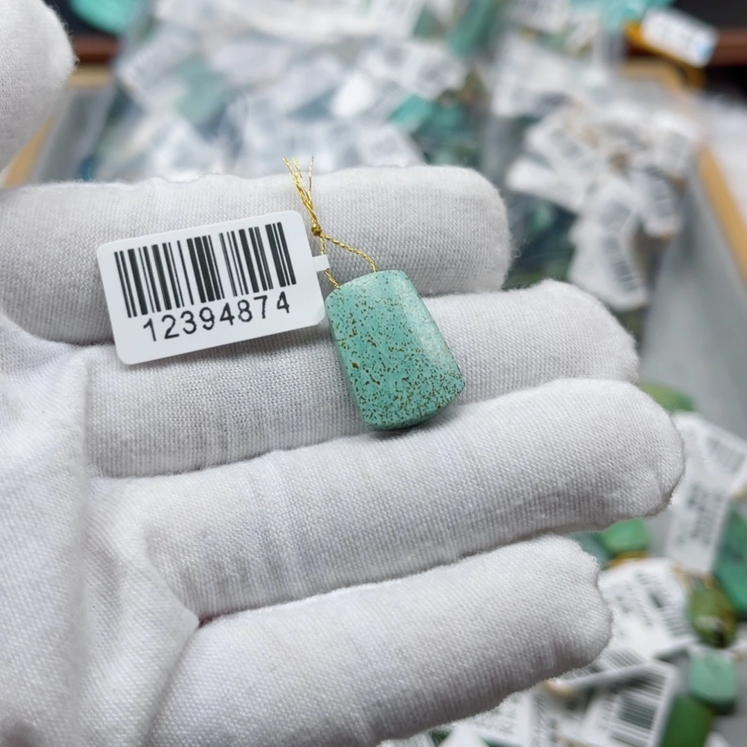 绿松石未镶嵌挂件