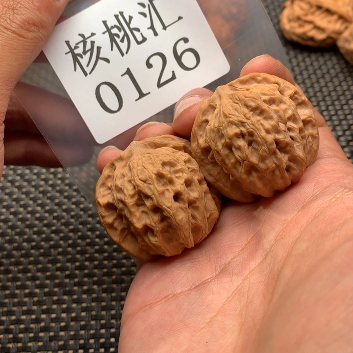 文玩核桃吊坠青**城刘老四40