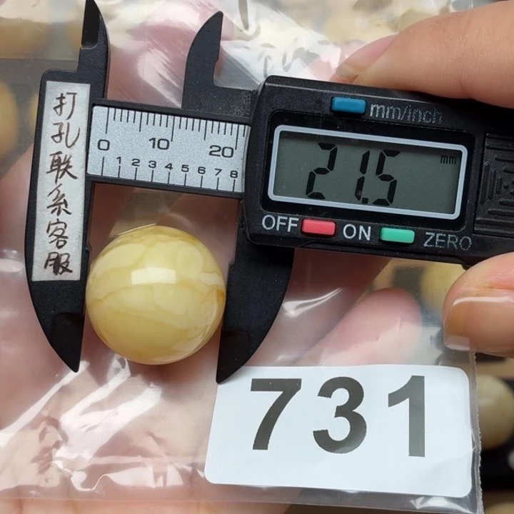 自***在裸石蜜蜡未镶嵌蜜蜡