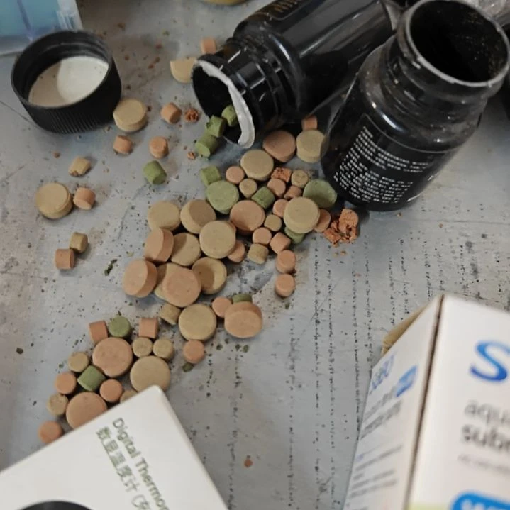 来贴片鱼粮320片，三味儿。