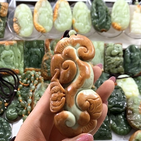 和田玉未镶嵌把件