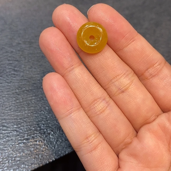 翡翠18K金镶嵌颈饰黄翡翠扣