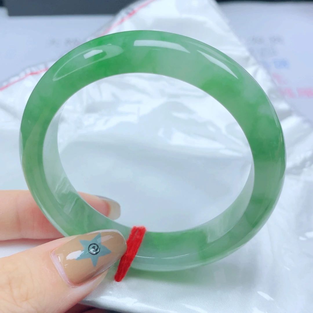 翡翠未镶嵌手镯翡翠53.0果阳绿正圈