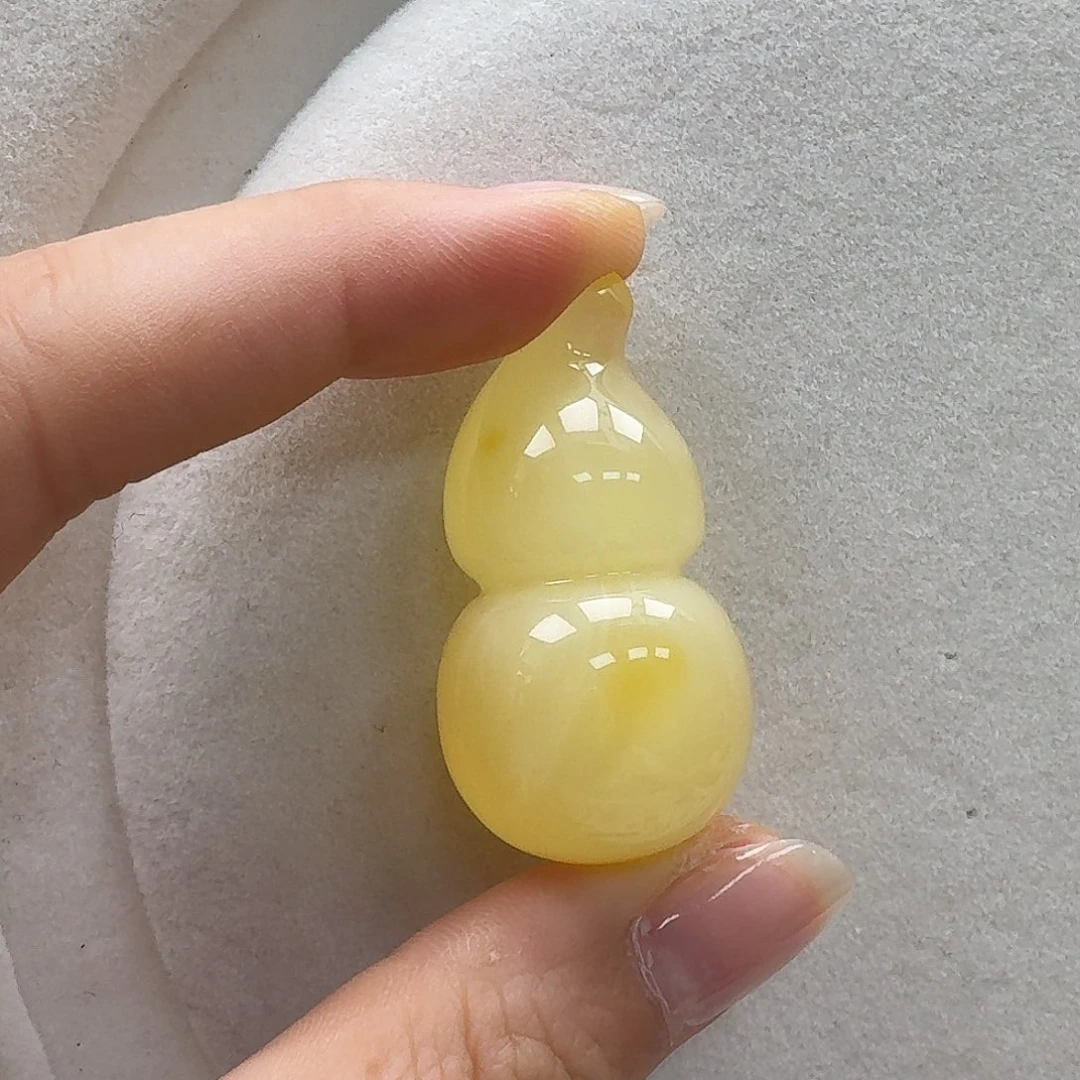 未镶嵌颈饰琥珀葫芦