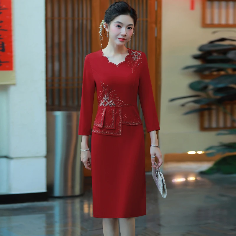 2025新款喜婆婆婚宴装高贵结婚妈妈装婚礼服小个子遮肚红色连衣裙