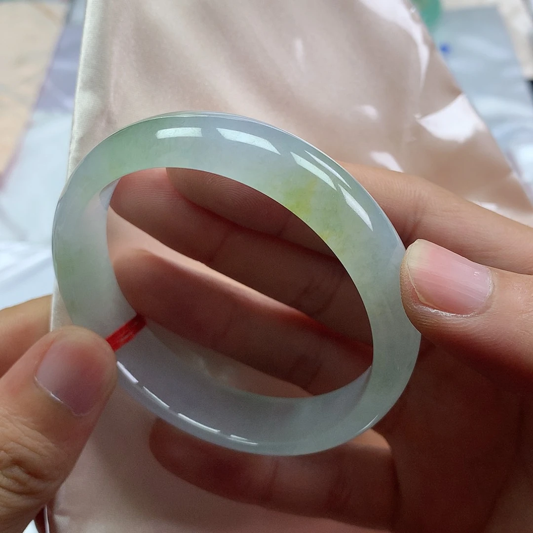 翡翠手镯未镶嵌翡翠