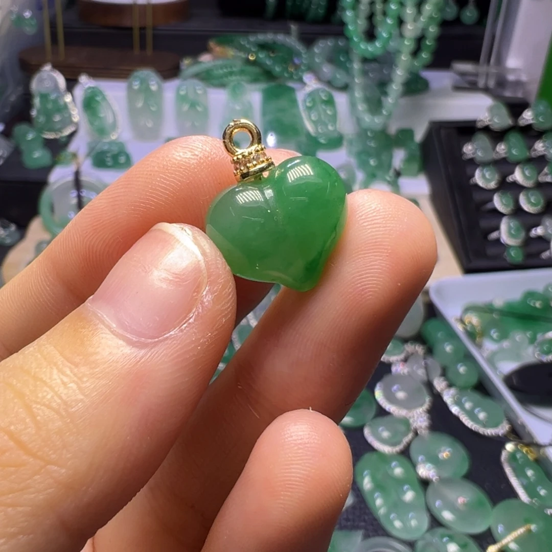 石英质玉未镶嵌颈饰