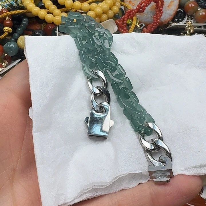 鱼***戈翡翠未镶嵌颈饰翡翠