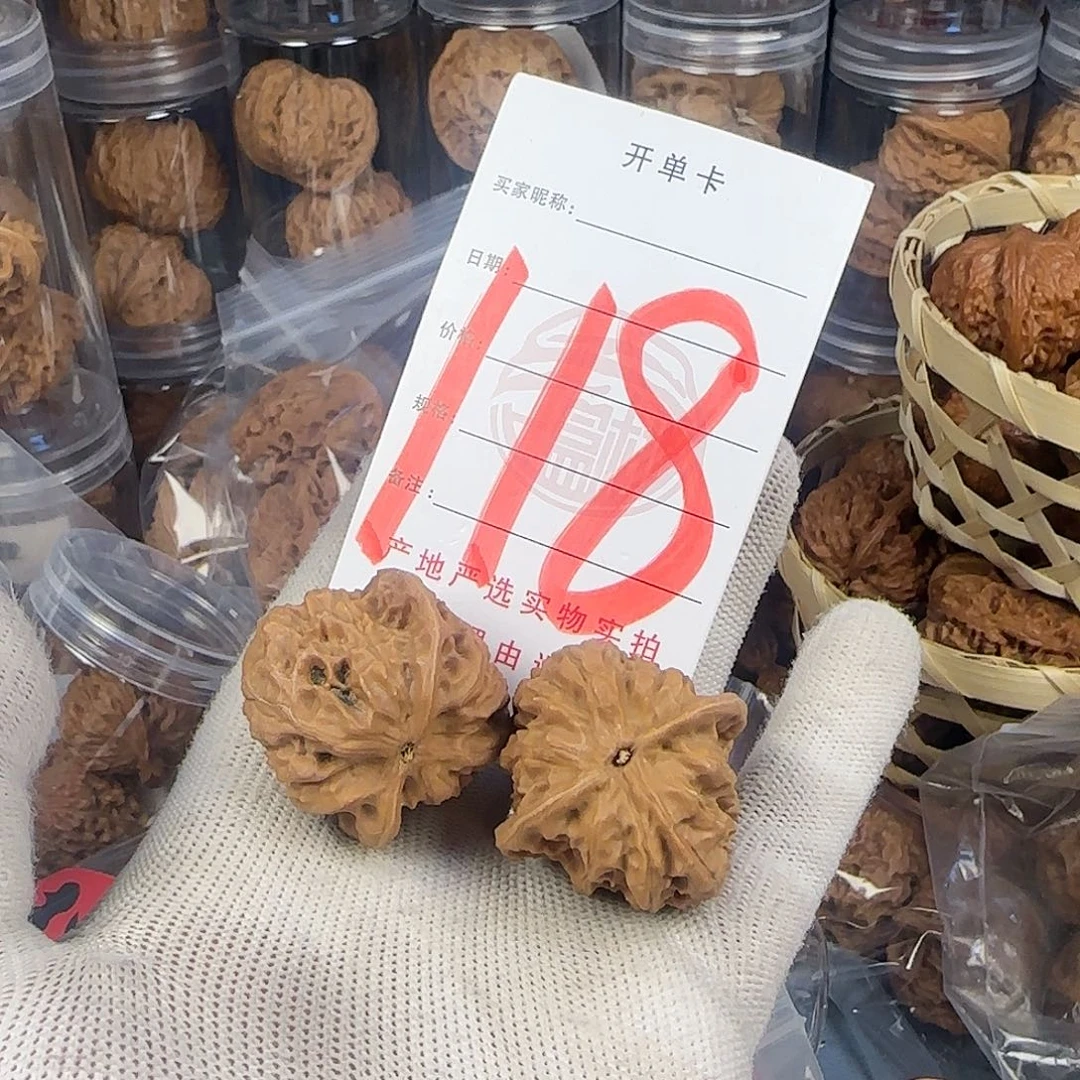 文玩核桃吊坠野狼