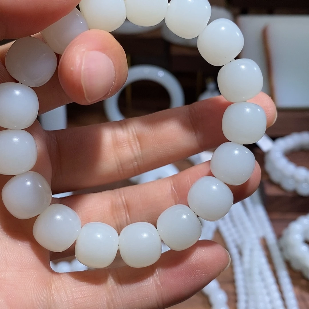 皓***空和田玉未镶嵌手链