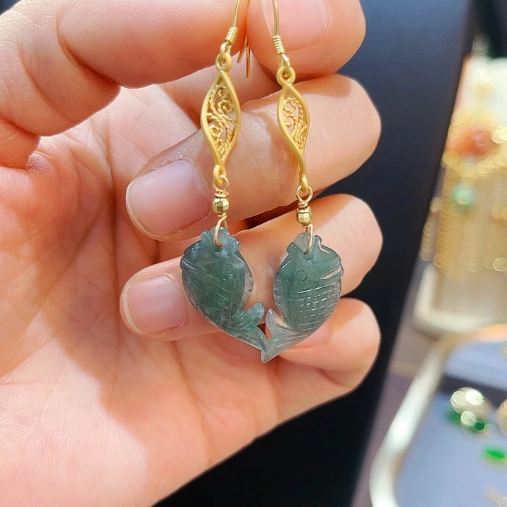 翡翠颈饰未镶嵌耳饰