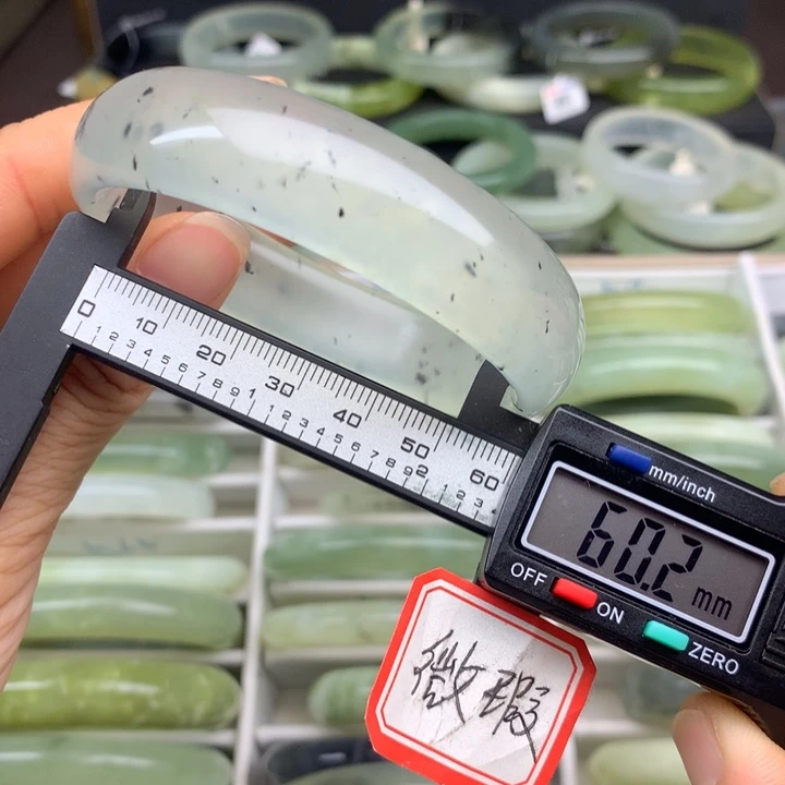 蛇纹石玉未镶嵌手镯580