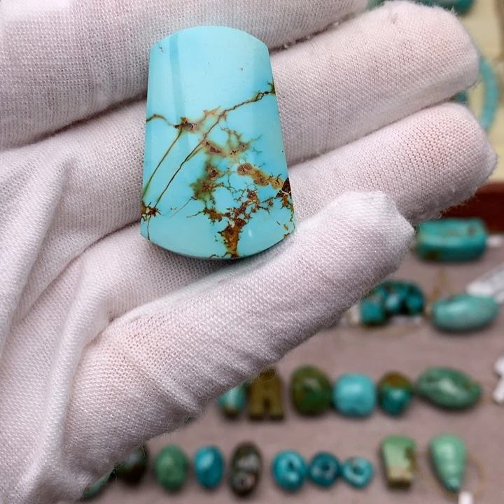 绿松石未镶嵌珠宝奇石