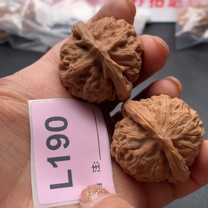 文玩核桃把件宫灯