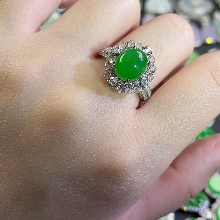 翡翠戒指18K金镶嵌绿蛋戒指