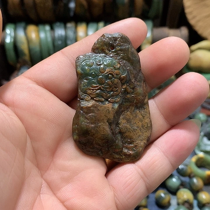 未镶嵌岫岩河磨玉（透闪石质玉）挂件