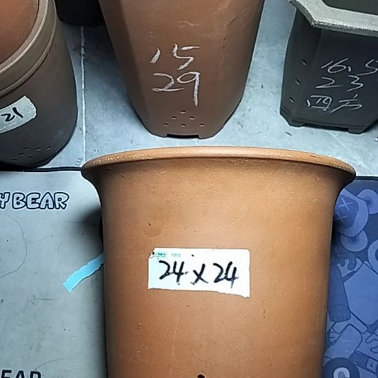 红泥特大金钟一个