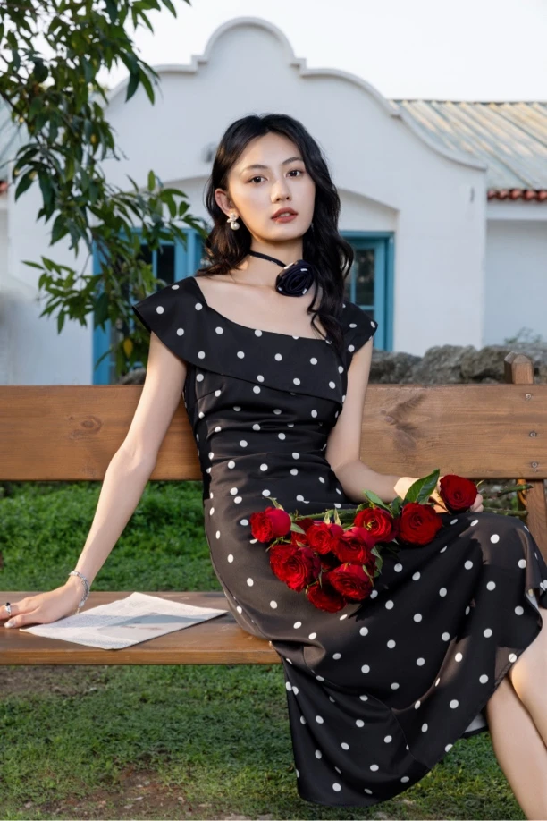 爱客法式荡领连衣裙女夏轻奢收腰a字气质长裙YA25219L008