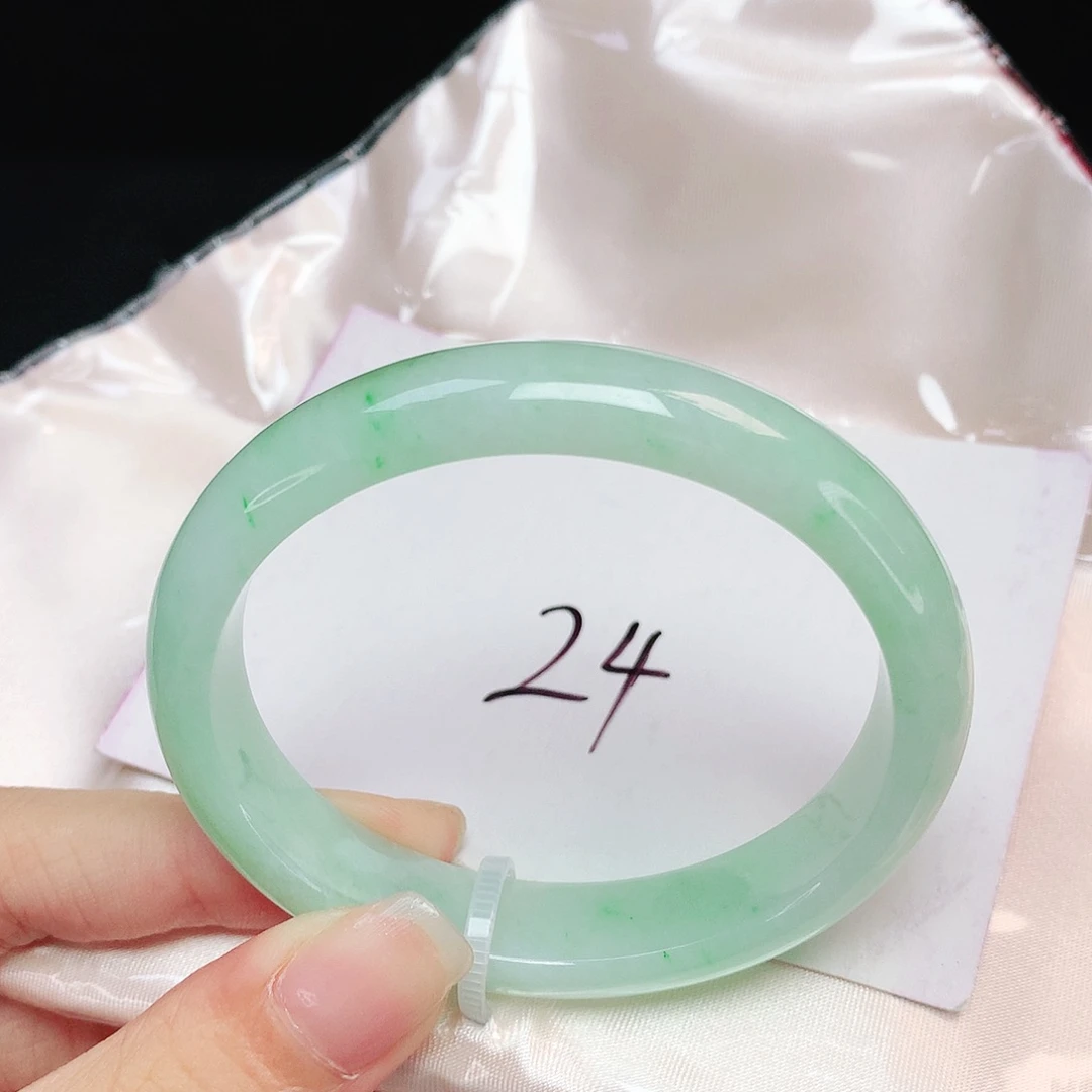 翡翠未镶嵌手镯贵妃54