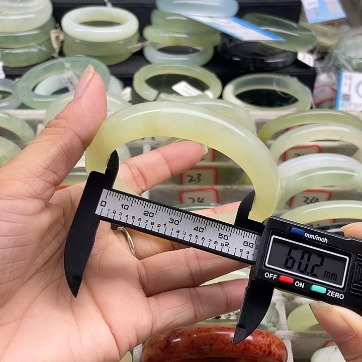 蛇纹石玉未镶嵌手镯24