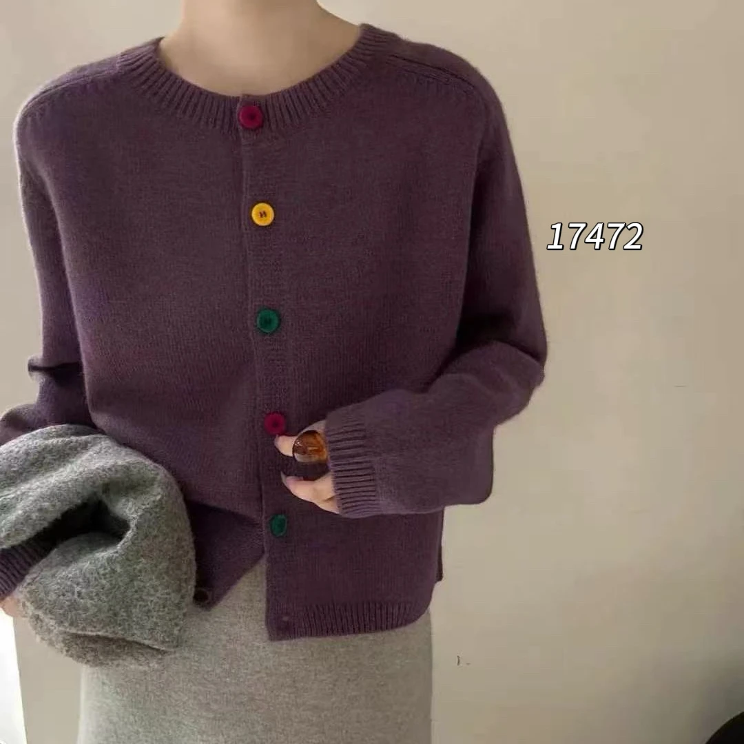17472 CHUXUN（部无水洗唛介意慎拍)圆领加厚多巴胺纽扣针织衫