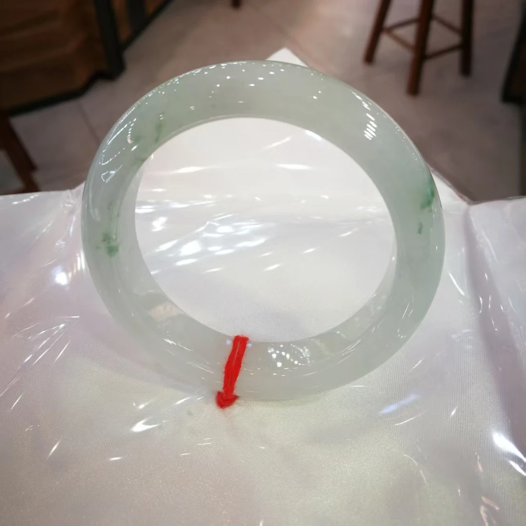 天然翡翠A货，冰种飘花手镯