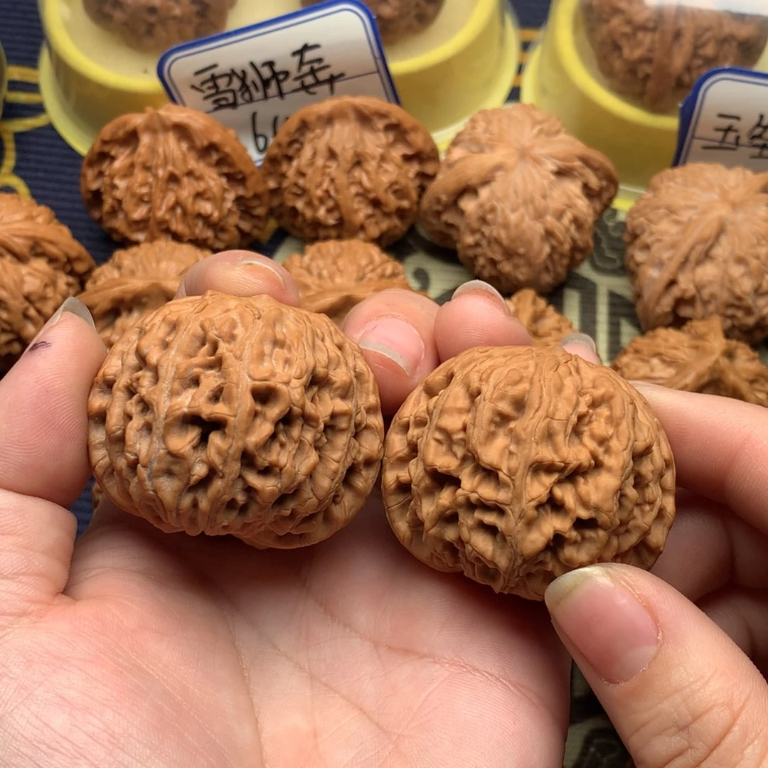 文玩核桃吊坠诸***！42女蜗石