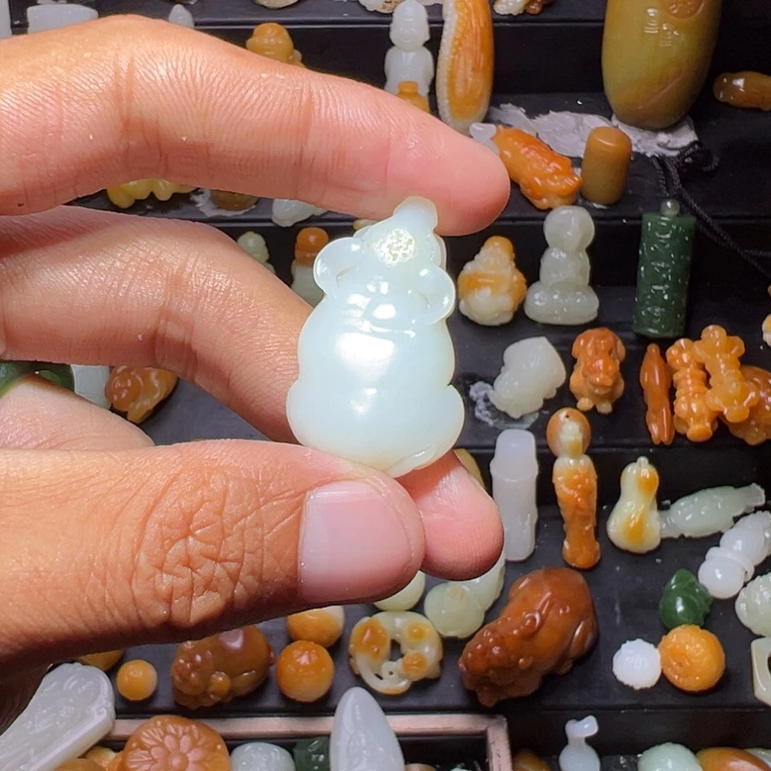 和田玉未镶嵌颈饰斐**彦