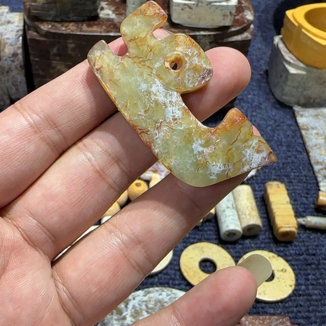 哥***事和田玉（糖玉）未镶嵌车挂良渚之水流经此地