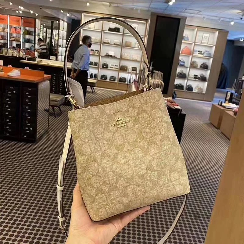 香港品牌2025新款时尚流行网红轻奢女士百搭水桶包抽绳经典单肩包