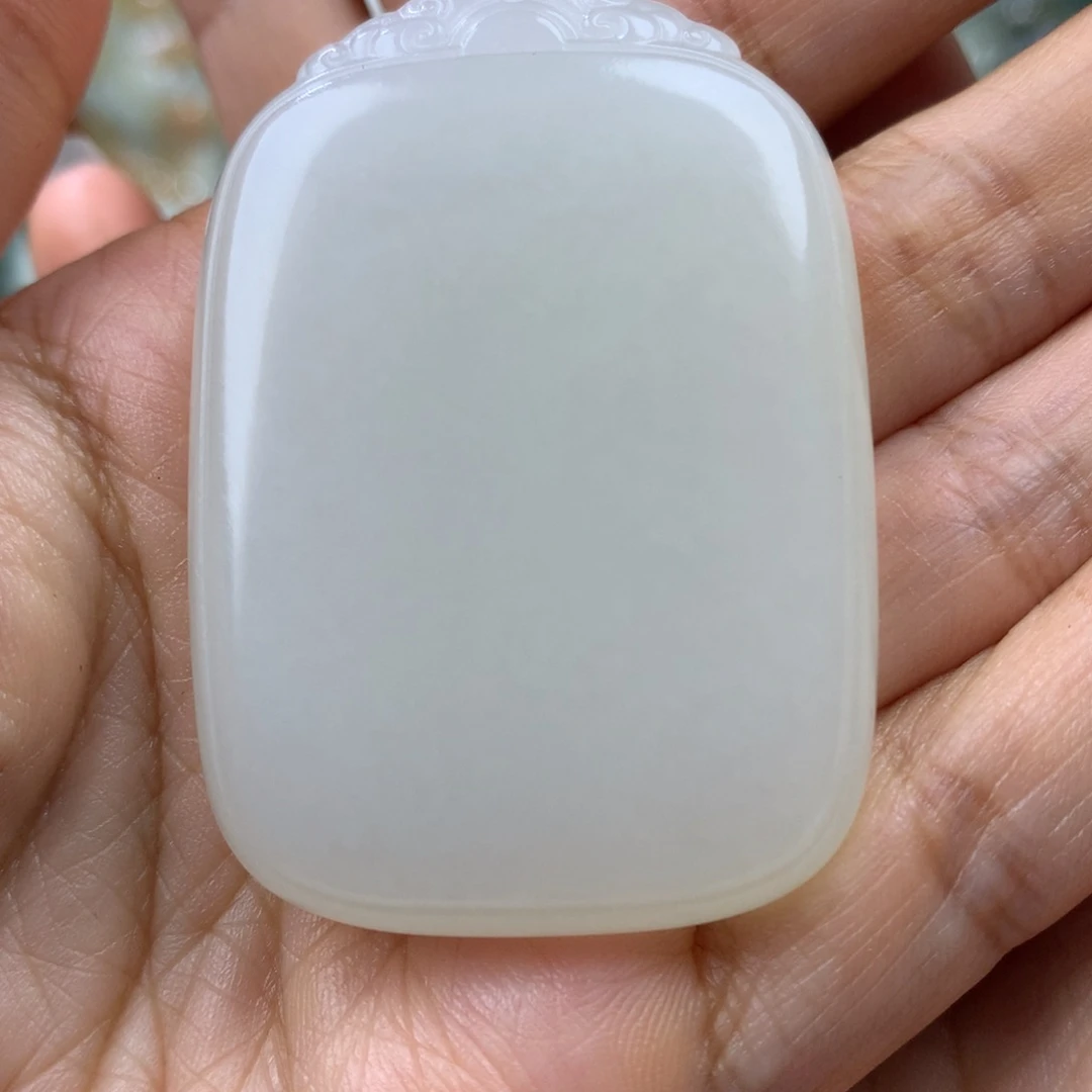 和田玉未镶嵌颈饰云**弈