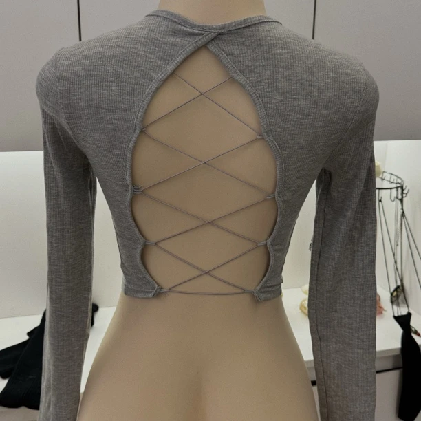 【你伍老板娘】“有一点性感”短款超短露背交叉露背长袖t