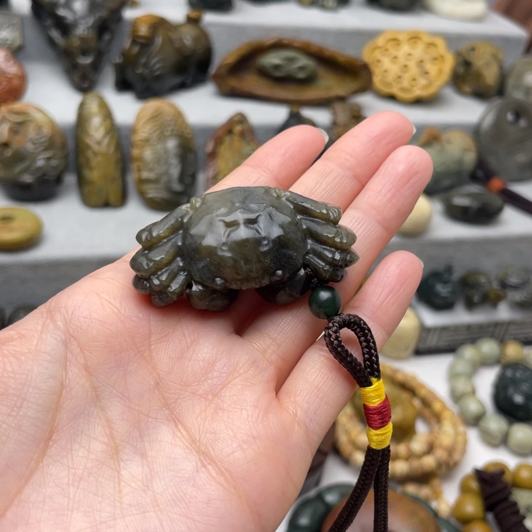 透闪石质玉未镶嵌挂件