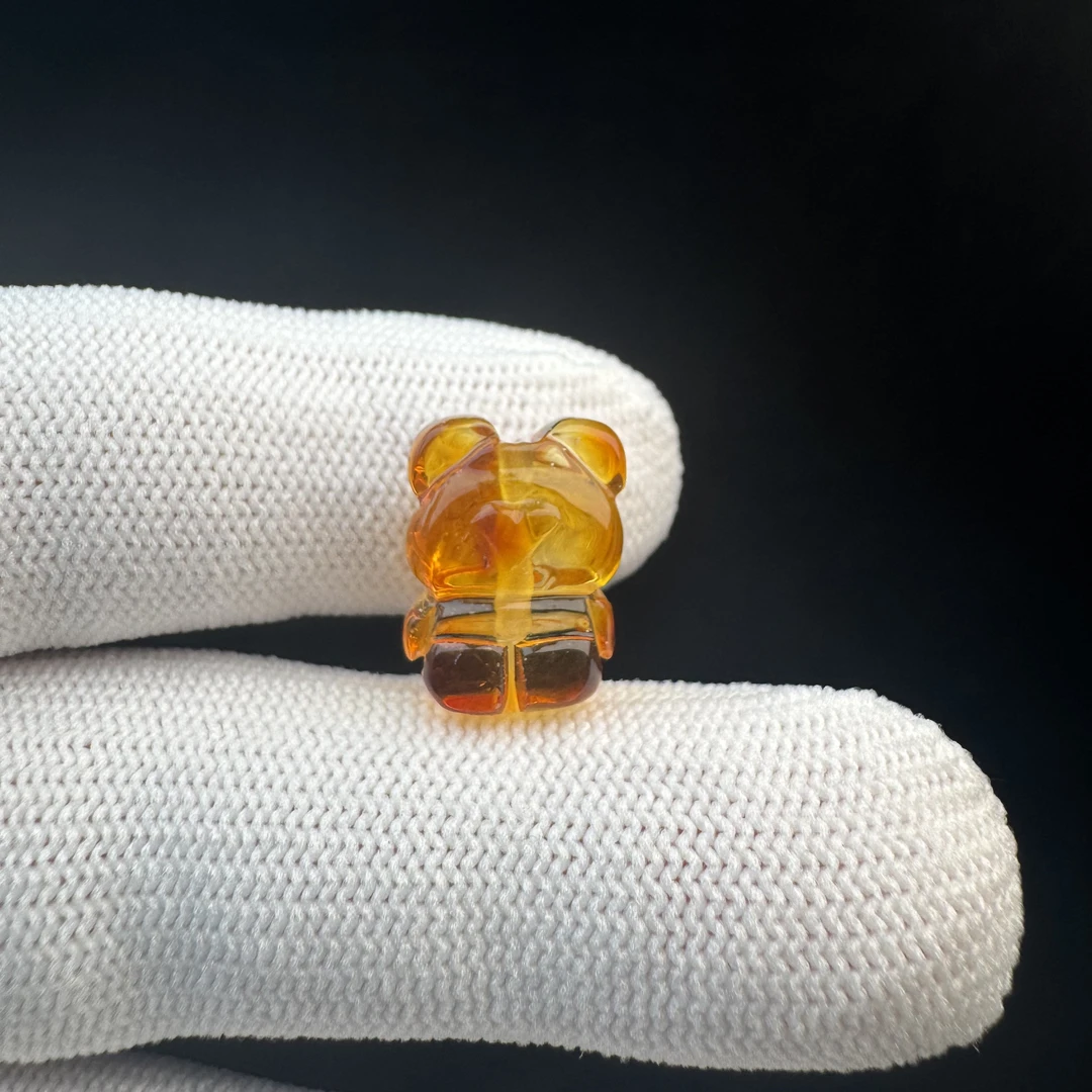 J9394天然原矿蜜蜡 雕刻小熊11.6*15.2*7.9mm支持复检假一罚十